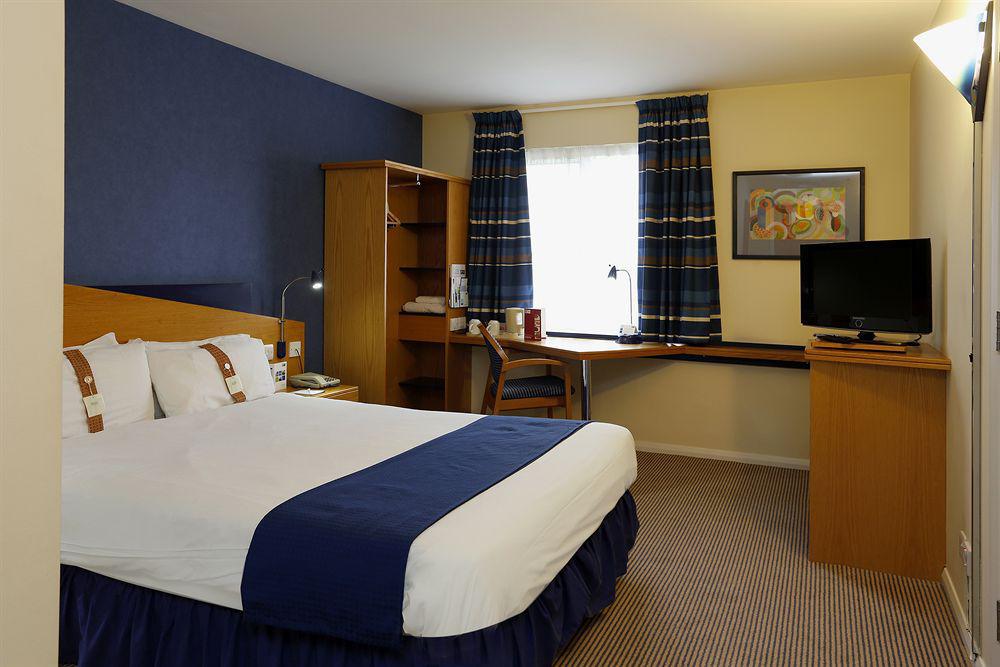 Holiday Inn Express Peterborough By Ihg Exterior photo