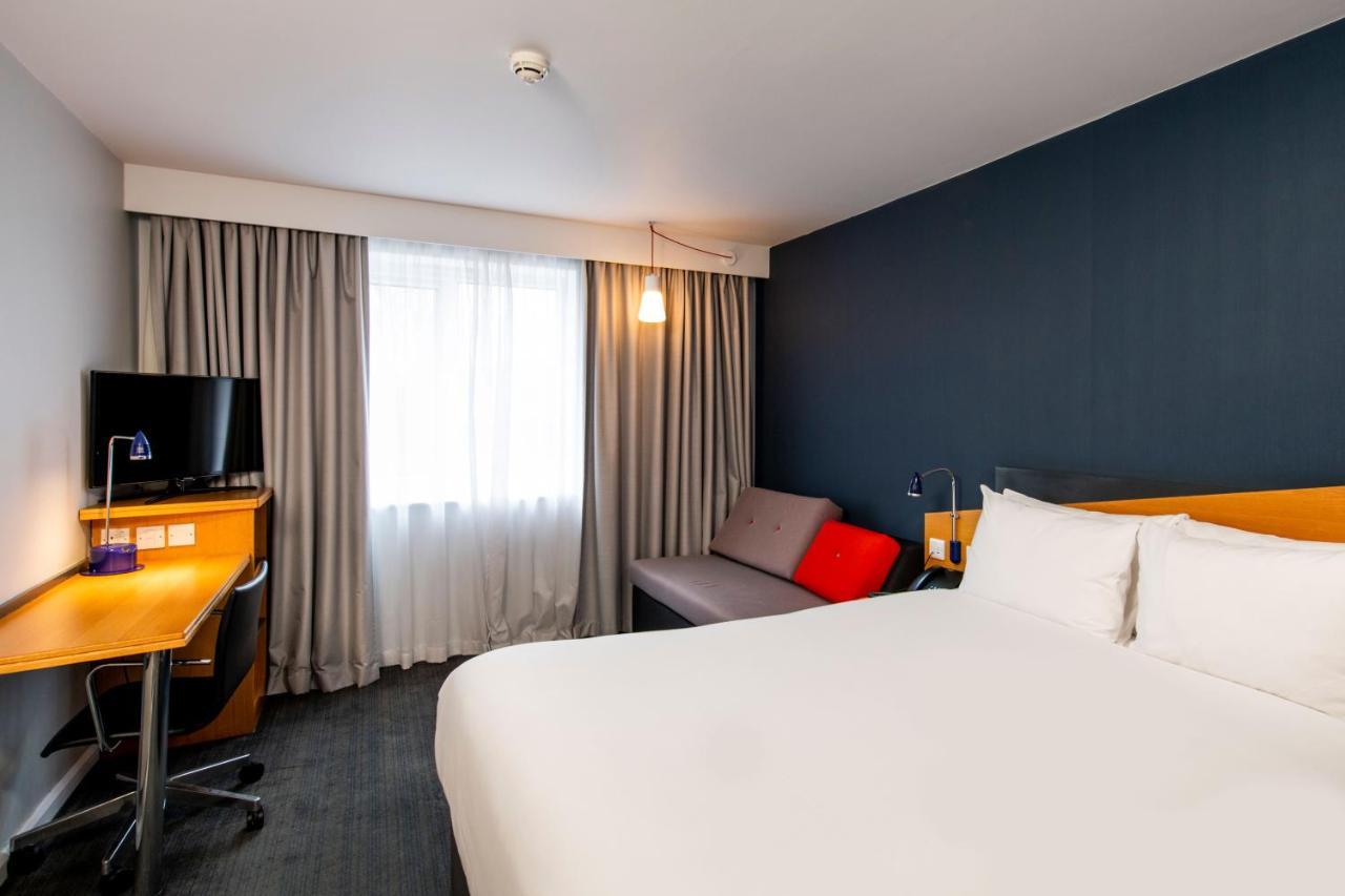 Holiday Inn Express Peterborough By Ihg Exterior photo